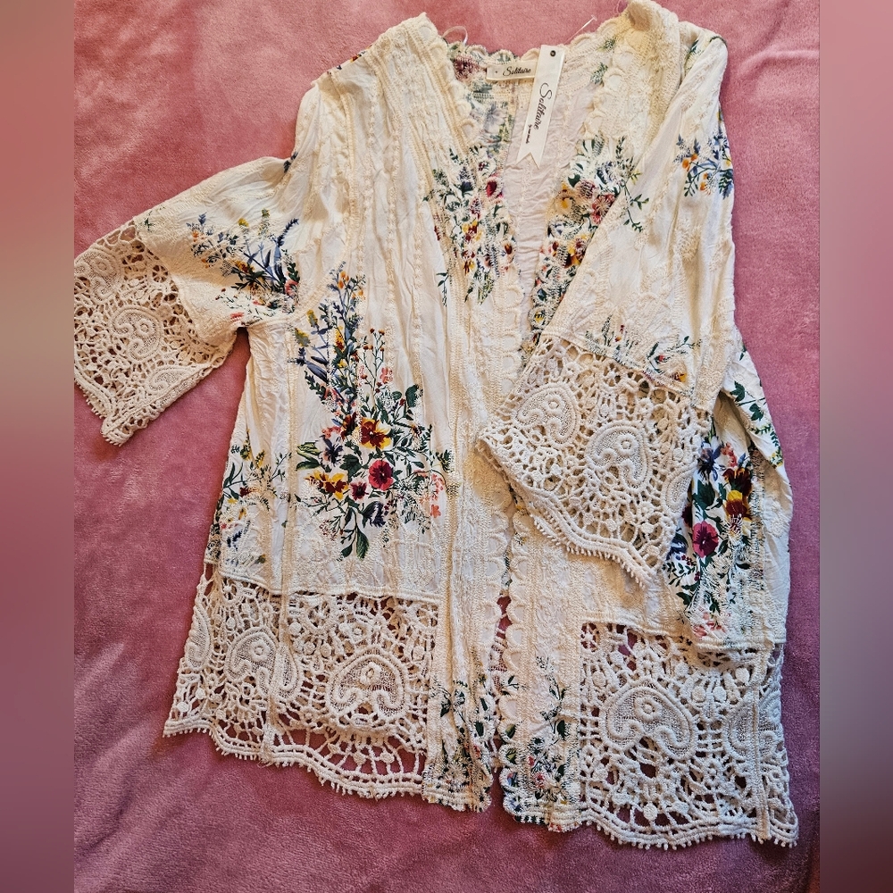 Solitaire Floral Embroidered Kimono